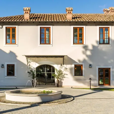 فندق Favilla Di Charme 3*